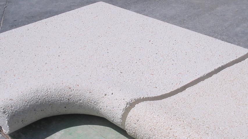 images de dos piedras para piscina formando una esquina